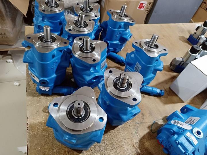 PVQ32-B2R-SE1S-21-C14D-12 PVQ32-B2R-SE1S-21-C14V11P-13 PVQ32-B2R-SE1S-21-CG-30