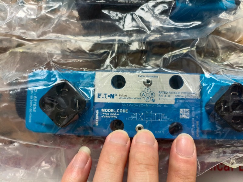 伊頓威格士74318-DEM液壓柱塞泵70422-RAT/RFH油泵74318-DAH EATON伊頓威格士MB350AS200BS091船舶液壓馬達(dá)吊機(jī)配件 伊頓威格士KBDG4V 5 2C50N Z M1 PE7H7 11液壓比例換向閥KBDG5V-7-2C180